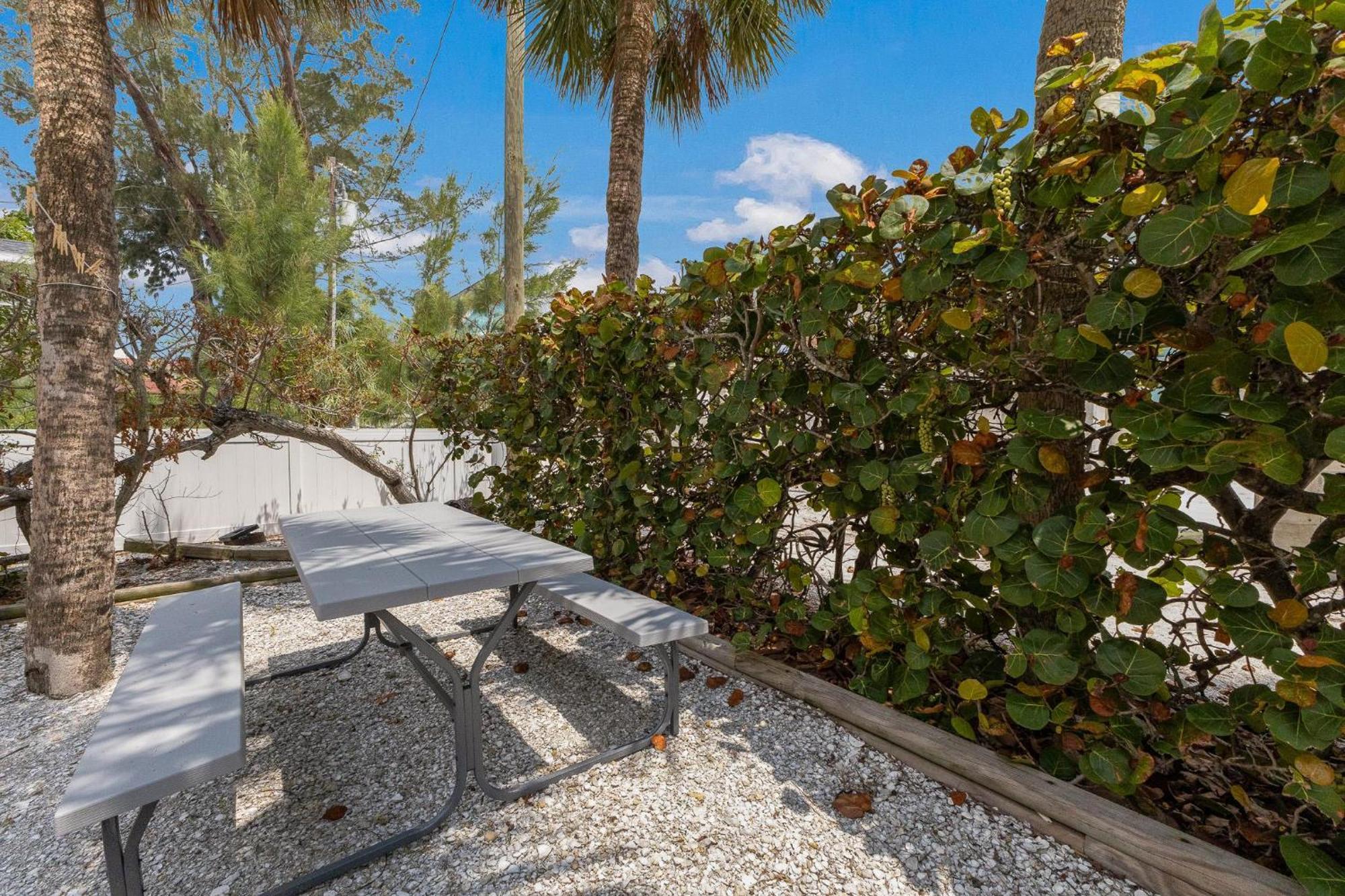 Villa Whispering Waves East Holmes Beach Esterno foto