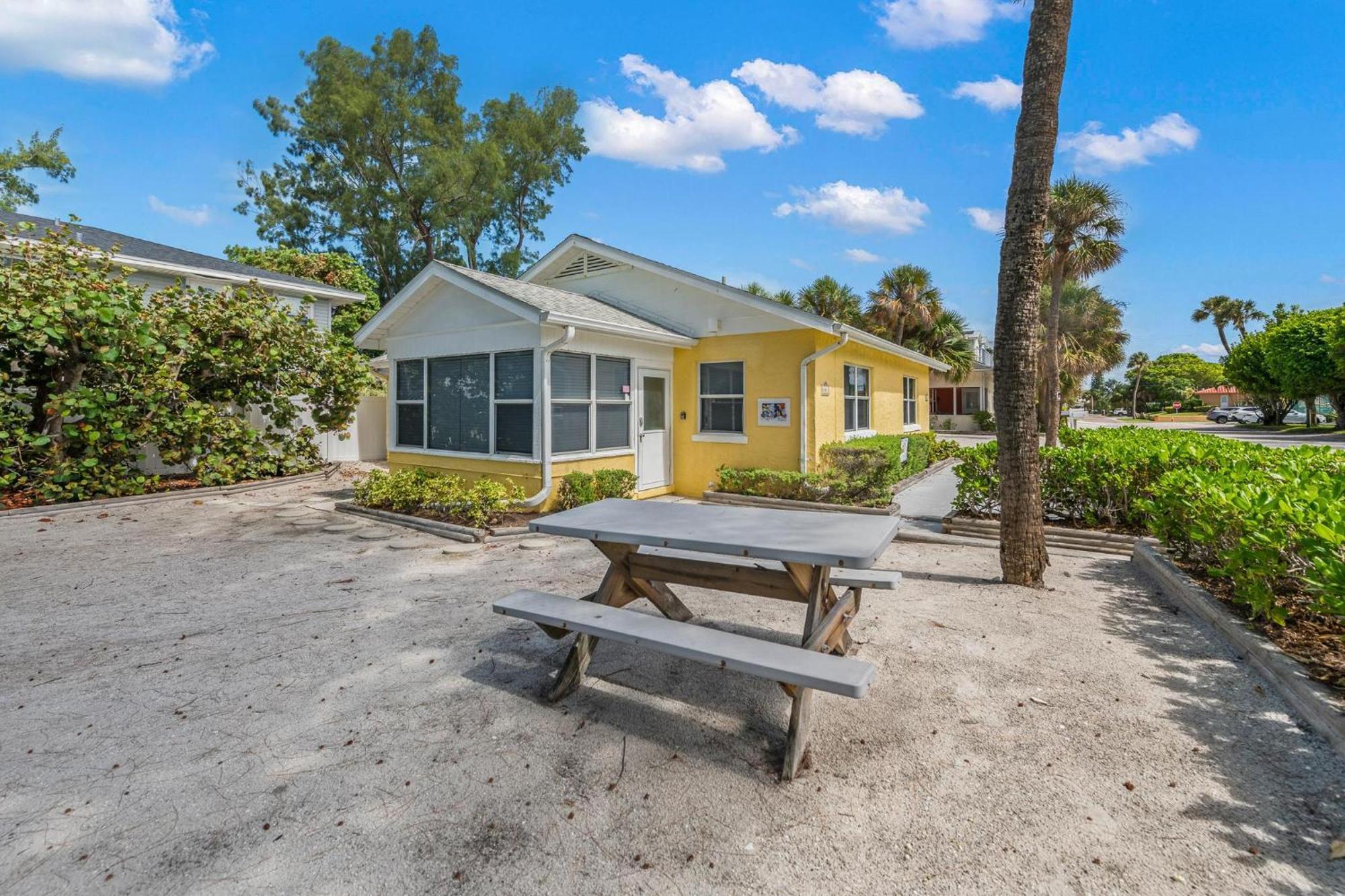 Villa Whispering Waves East Holmes Beach Esterno foto